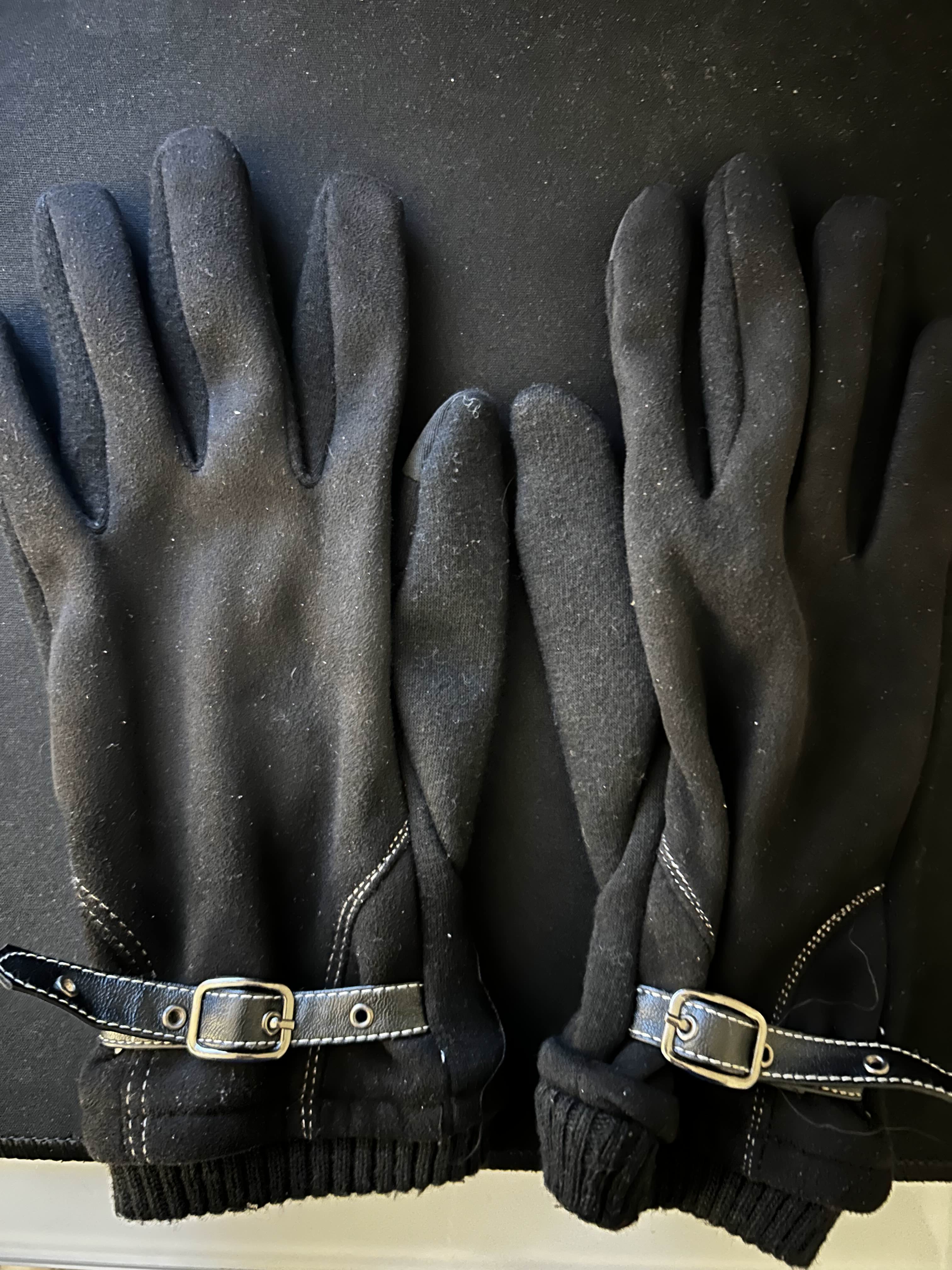 I didn't have a 25th photo so the back of the gloves is here again sorry